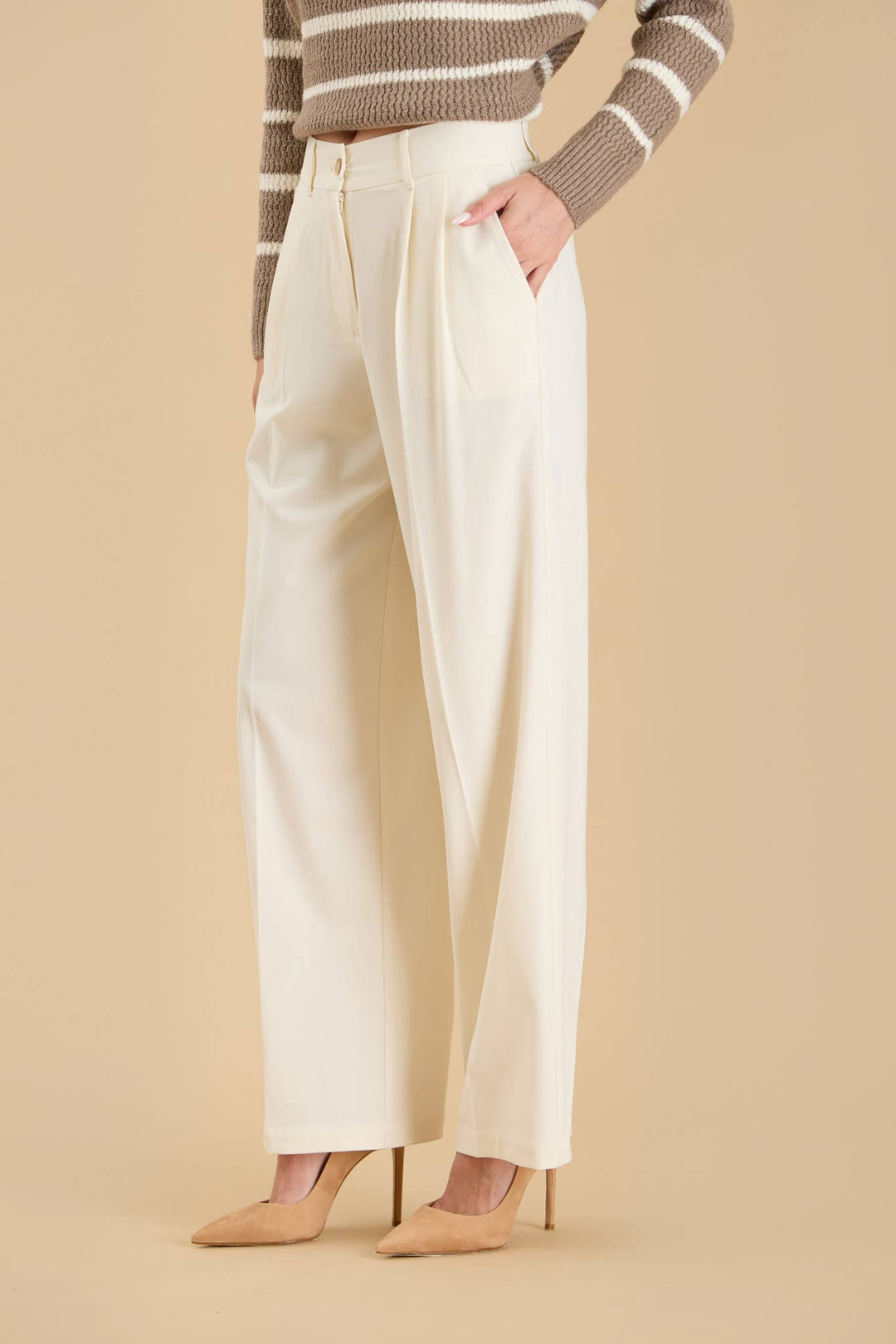 Sarai High waist pleated wide leg pants.
