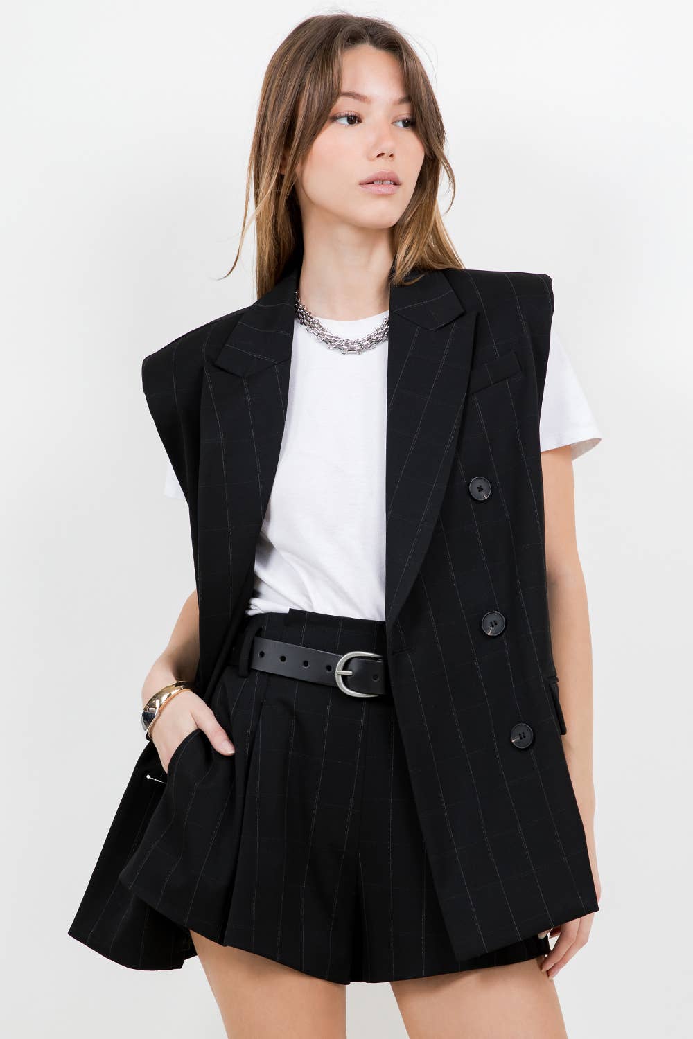 MIMI PLEATED BAG STYLE WOVEN SHORTS - BLACK