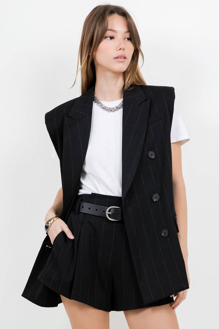 MIMI PLEATED BAG STYLE WOVEN SHORTS - BLACK