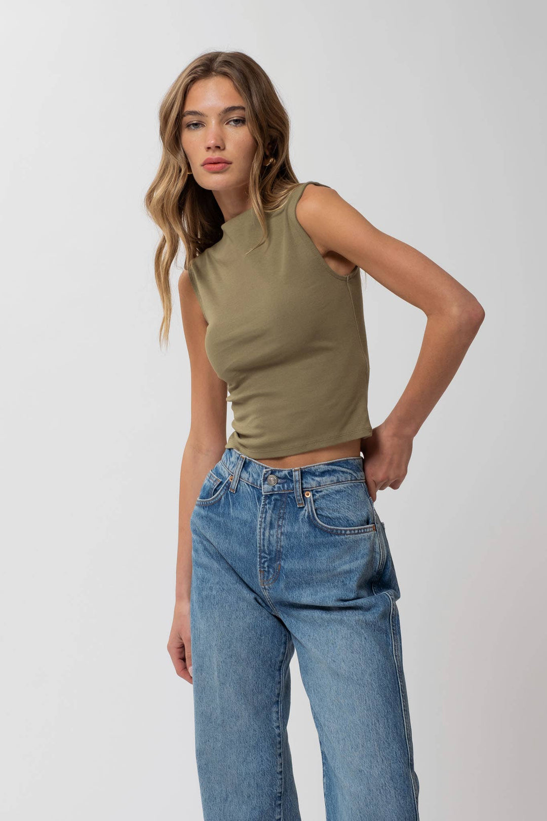 TAMI MOCK NECK SLEEVELESS CROPPED KNIT TOP