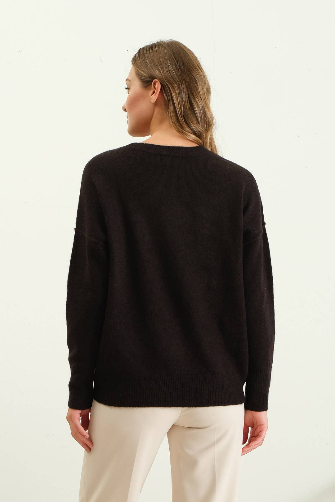 IRIS BLACK FRONT SEAM KNIT SWEATER