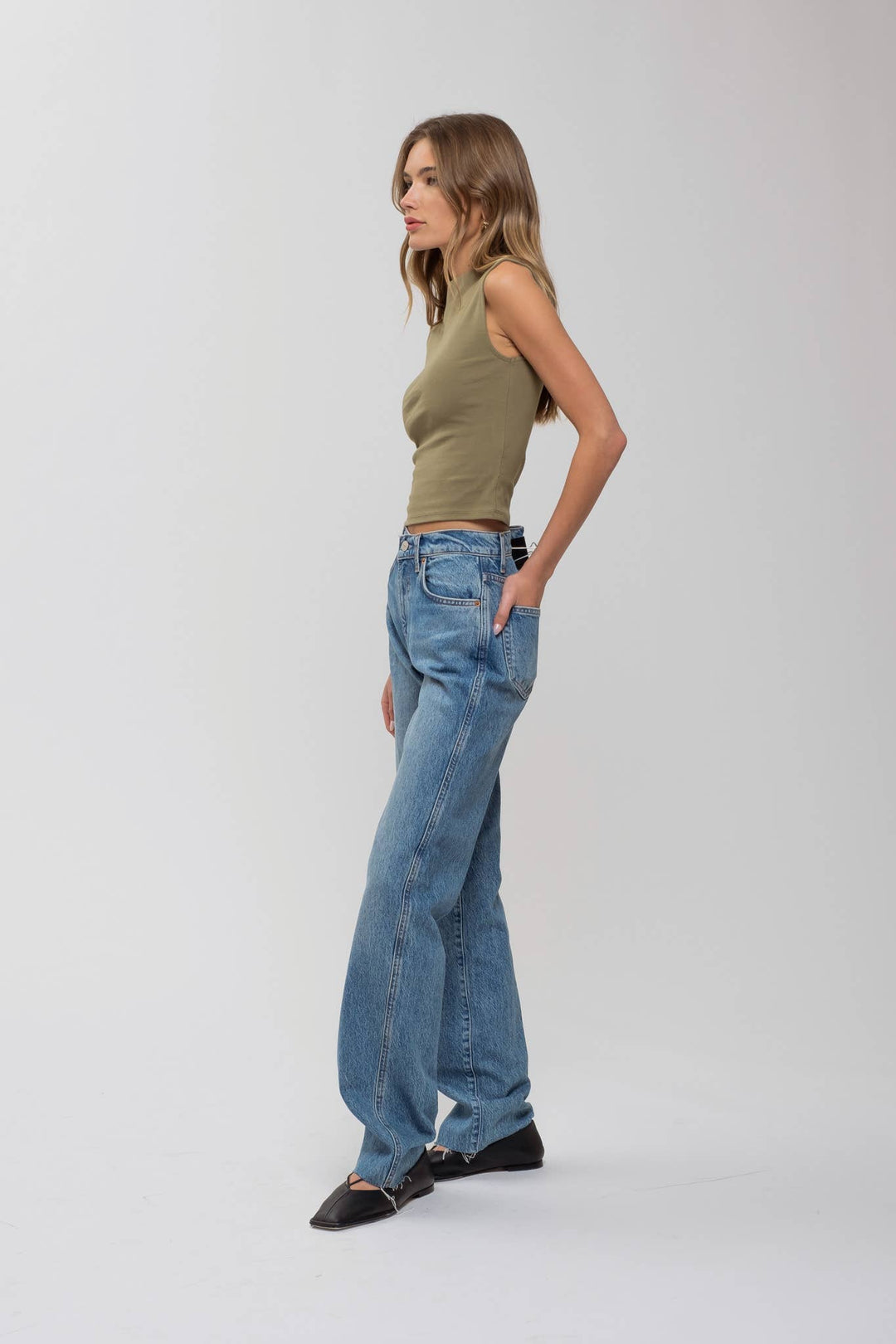 TAMI MOCK NECK SLEEVELESS CROPPED KNIT TOP - Tops