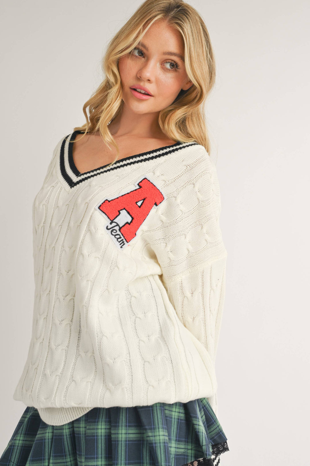 VARSITY PATCH V NECK CABLE KNIT SWEATER - Knit sweaters