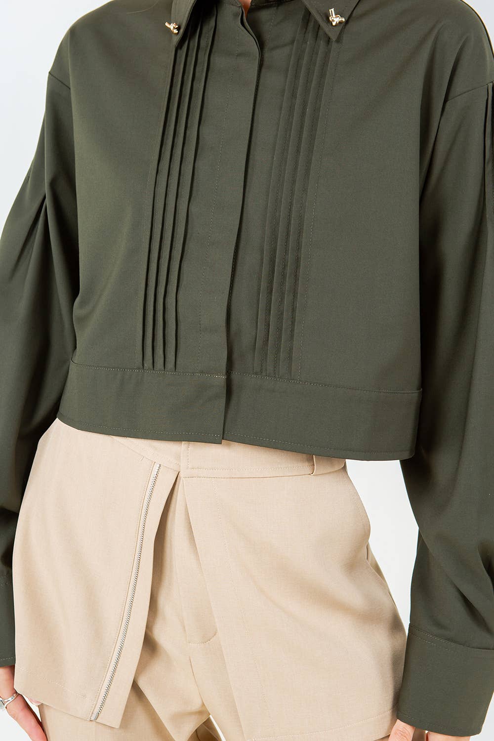 YARY JEWELED COLLAR WITH PINTUCK DETAILS WOVEN SHIRT - S / Olive